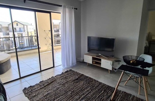 Greater Johannesburg Metropolitan Area Apartment | Mawuya Tigashire #89 Executive Apartments @Munyak