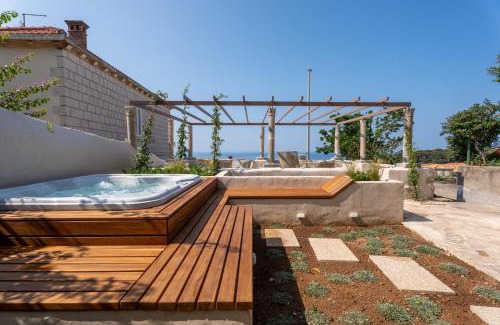 Pile Villa | Maxima Comoda luxury villa