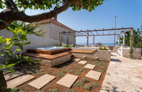 Pile Villa | Maxima Comoda luxury villa