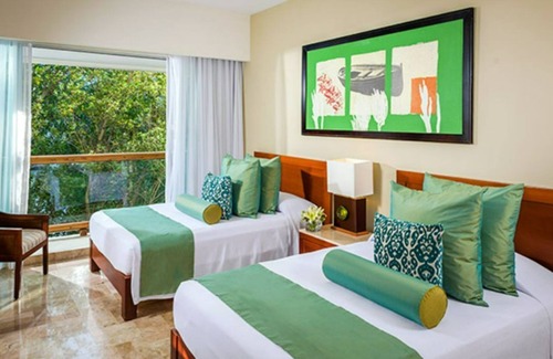 Ejidal Resort | Mayan Palace/2 BDS + 2 BA/Kid friendly/Beach + pools/6 adults + 2 kids