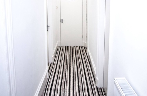 Ayr Apartment | Maze Serviced Apartment is located in Ayr. Hosting a bar and snack bar