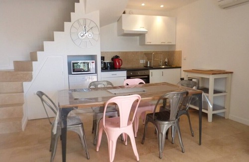 Gassin Apartment | MAZET 2-BEDROOM IN DOMAIN WITH SWIMMING POOL AND TENNIS