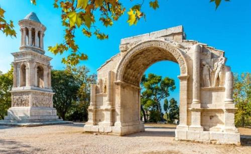 Eygalieres Villa | Mazet Arlequine