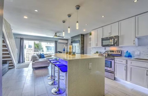 South Mission Beach Apartment | MB 2 Condos 4BR/4BA+2 Lofts+Rooftop Deck by Sand