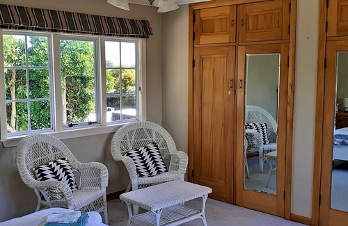 Hawera House | McArthur Park with views of Mt. Taranaki
