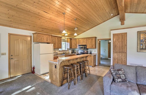 McCloud Cabin | McCloud Cabin w/3.5 Miles of Private Hiking!