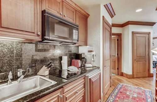 Highlands Townhomes Condo | McCoy Peak 202 - Studio Residence