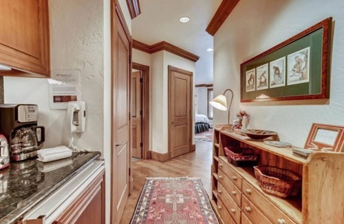 Highlands Townhomes Condo | McCoy Peak 202 - Studio Residence