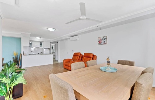Cairns Central Business District Apartment | McLeod Escape Central Base by Markets and Waterfront