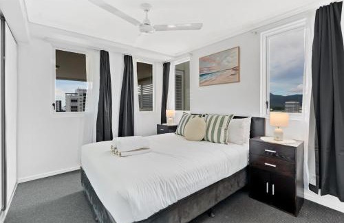 Cairns Central Business District Apartment | McLeod Rise - Cairn Base with Rooftop Pool & Spa