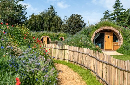 Radstock Cottage | Meadow and Nest Burrow