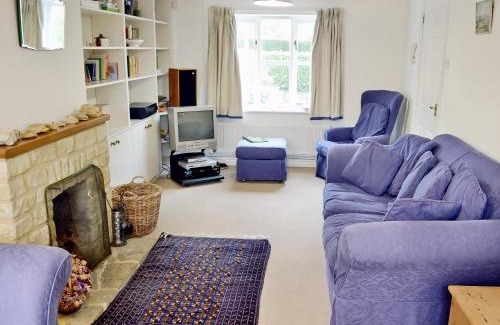 Broadwindsor House | Meadow Cottage-E1793