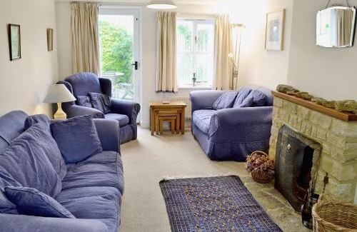 Broadwindsor House | Meadow Cottage-E1793