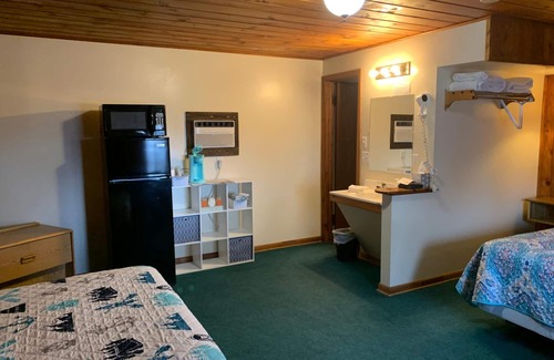 Bridgeport Hotel | Meadow Park Motel on 385