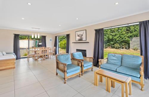 Dyerville House | Meadowscape Hideaway - Martinborough Holiday Home
