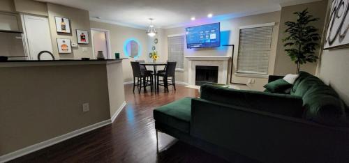 Astrodome Apartment | Med Center Charm 2br Haven