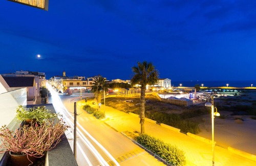 Marina di Ragusa Apartment | Medea, apartment with sea view just 20 m from the beach in Donnalucata