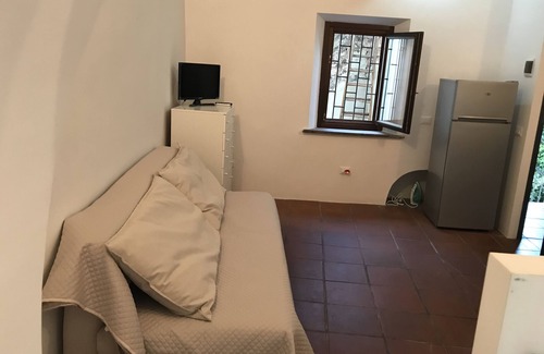 Terracina Apartment | Medieval Arch