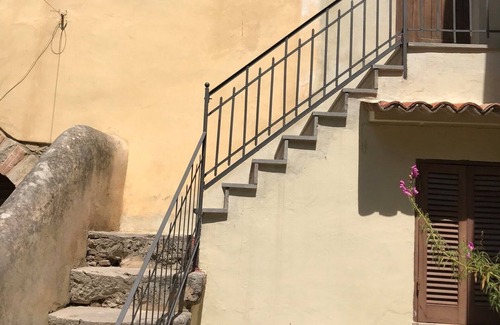 Terracina Apartment | Medieval Arch