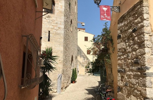 Terracina Apartment | Medieval Arch