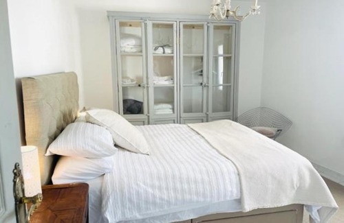 Meze Apartment | Mediterranean House in historic Mèze South France