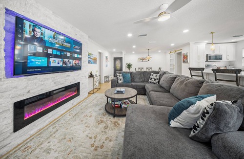 Carrollwood House | Mediterranean Oasis! Pool, Putt Putt, & Grill!