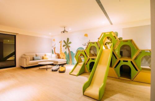 West District Hotel | Mega Hotel