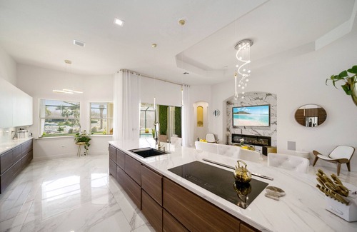 Naples House | MEGA-Luxury Waterfront House 4 bed/4 bath w/Private Pool in 5☆ Resort Community
