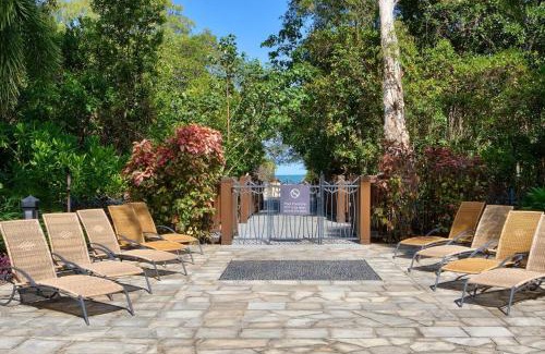 Palm Cove Apartment | 'Melaleuca' Three-bedroom Suite with Adjacent Studio at Temple Resort
