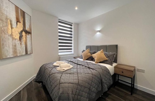 West Hendon Apartment | Melbourne Marvel - New 3BR Suite by Hyde Edgware