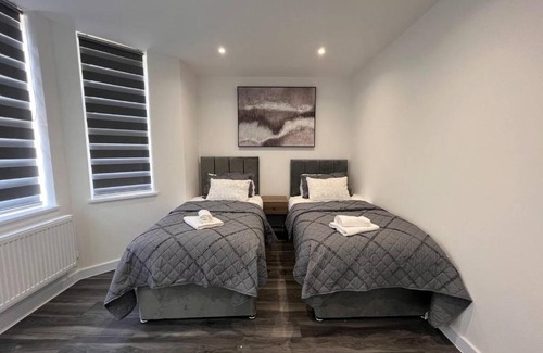 West Hendon Apartment | Melbourne Marvel - New 3BR Suite by Hyde Edgware