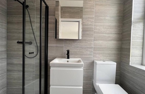 West Hendon Apartment | Melbourne Marvel - New 3BR Suite by Hyde Edgware