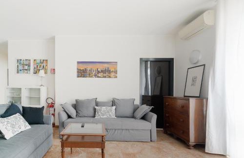 Ponte Seveso Apartment | Melchiorre Trilocale d epoca Ampio e Luminoso