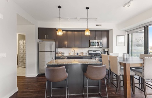 Evanston Condo | "Melody of Evanston" 3BD, 2BA UrbanLux Condo