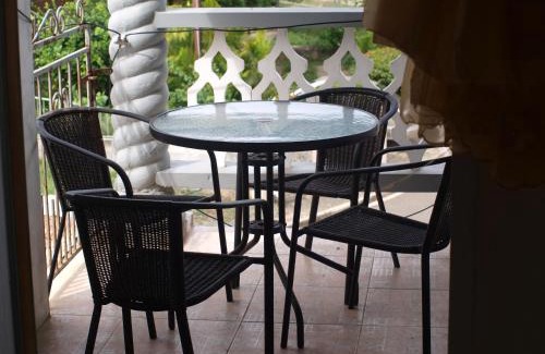 Buccoo Apartment | Memories Cottage and Apartments