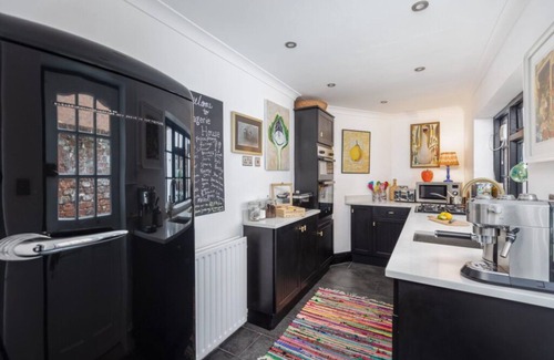 York Cottage | Menagerie House|Luxury City Cottage|Walk Score 98|8min from Shambles