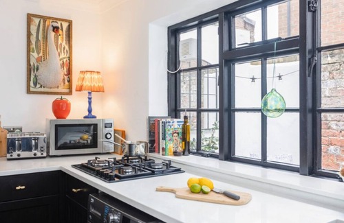 York Cottage | Menagerie House|Luxury City Cottage|Walk Score 98|8min from Shambles