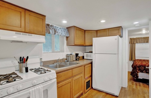 Fredericksburg Cabin | Mendelbaum - Pecan Cabin