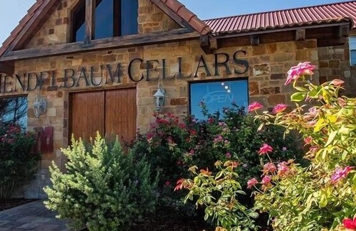 Fredericksburg Cabin | Mendelbaum - Pecan Cabin