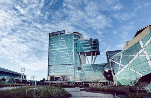 Menlyn Apartment | Menlyn Maine High Rise 1-Bedroom Luxury Apartment