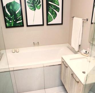 Menlyn Apartment | Menlyn Trilogy - 2 Bedroom & Great Views - No Loadshedding