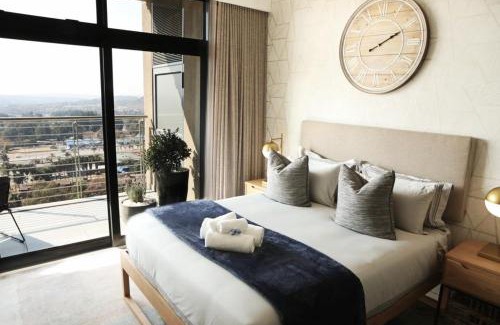 Menlyn Apartment | Menlyn Trilogy - 2 Bedroom & Great Views - No Loadshedding