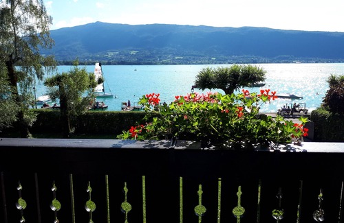 Menthon-Saint-Bernard House | Menthon St Bernard - beautiful lakeside house with private dock