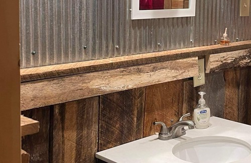 Cuba Hotel | Meramec River Resort