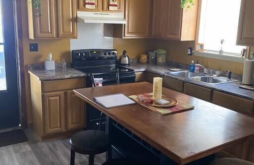 Brownsville House | Mercer Road - Comfy & Beautiful Country Home