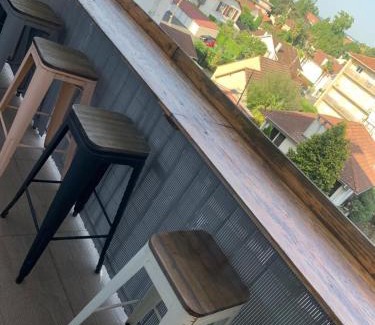 Billere Apartment | Mermoz - Elégant appart avec balcon, Clim et garage