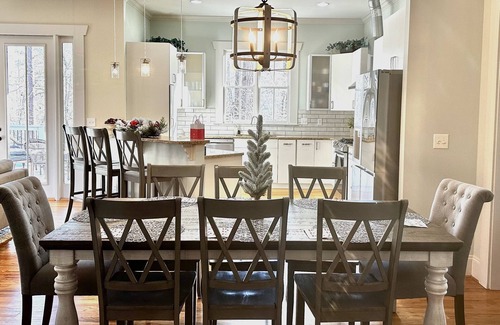 Buford House | Merry Cozy Holidays! Enjoy Corn Maze, Snow Park, Ice Skating! Great for groups!