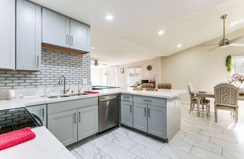 Dobson Ranch Cottage | Mesa Oasis w/Diving Pool By Spring Training, Dtwn