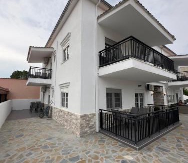 Nea Mesagkala House | Mesangala Sunrise