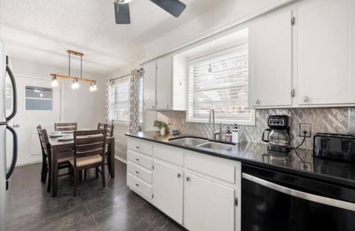 Lubbock House | Mesquite Ridge: Sleeps 8: Pet Friendly: Close to TTU